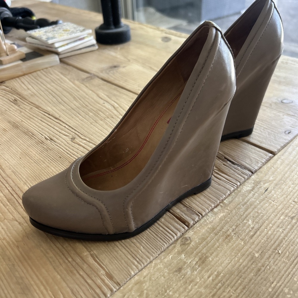 Saks Fifth Avenue 5/48 Taupe Leather Wedge Heel Pumps‎ Sz 36.5  US 6/6.5 $150